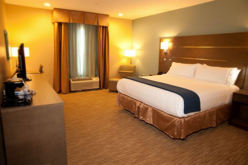 Holiday Inn Express And Suites Schulenburg By Ihg Exterior foto