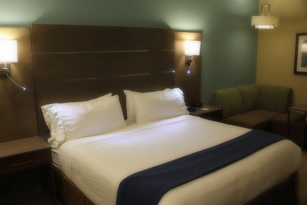 Holiday Inn Express And Suites Schulenburg By Ihg Exterior foto