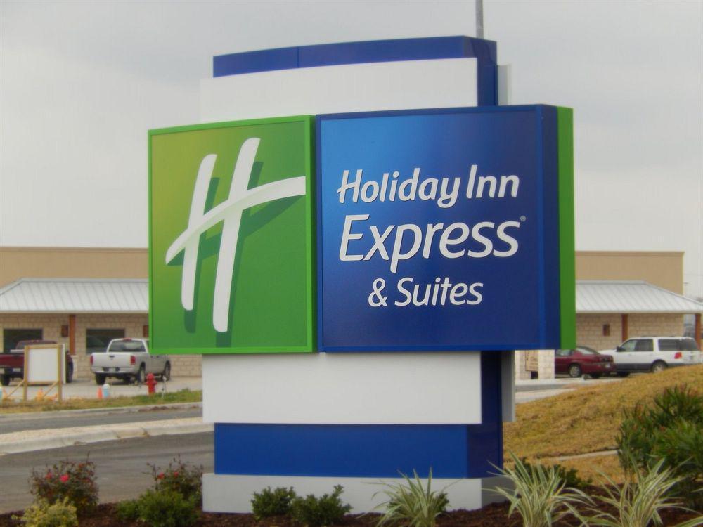 Holiday Inn Express And Suites Schulenburg By Ihg Exterior foto